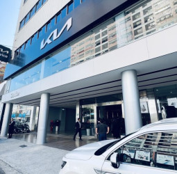 Kia 經銷商百皇汽車臺南展示中心暨服務廠盛大開幕 創新服務引領南臺灣市場