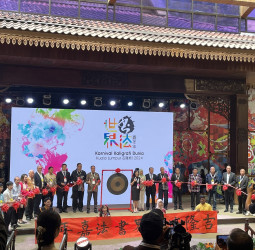 第十四屆國際書法交流大展在馬來西亞吉隆坡盛大舉行 中國書法學會理事長陳銘鏡帶領臺灣名書法家參與開幕活動