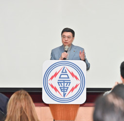 卓榮泰院長視察臺中發電廠：2034年達成無煤供電目標，2032年重新評估備用燃煤機組