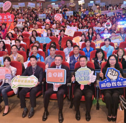 卓榮泰院長表揚全國卓越社區 確保長者兒少福利 政府持續推動社會福祉