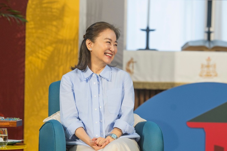 71歲林青霞罕見露面香港中文大學開講　白髮自然入鏡掀優雅老去討論