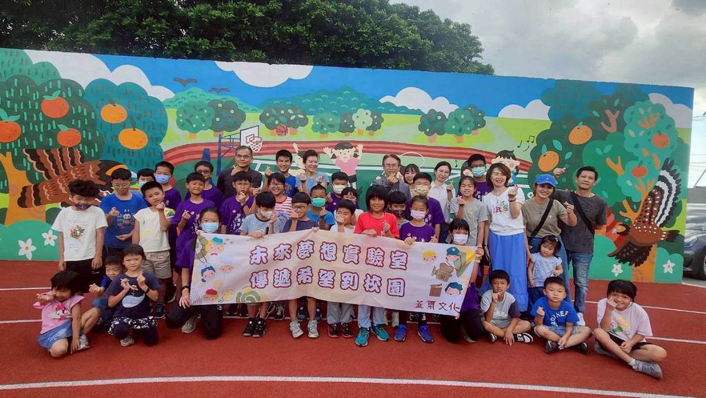 開藝設計何政熹總監走進偏鄉，與台中明正國小學童共繪夢想藍圖