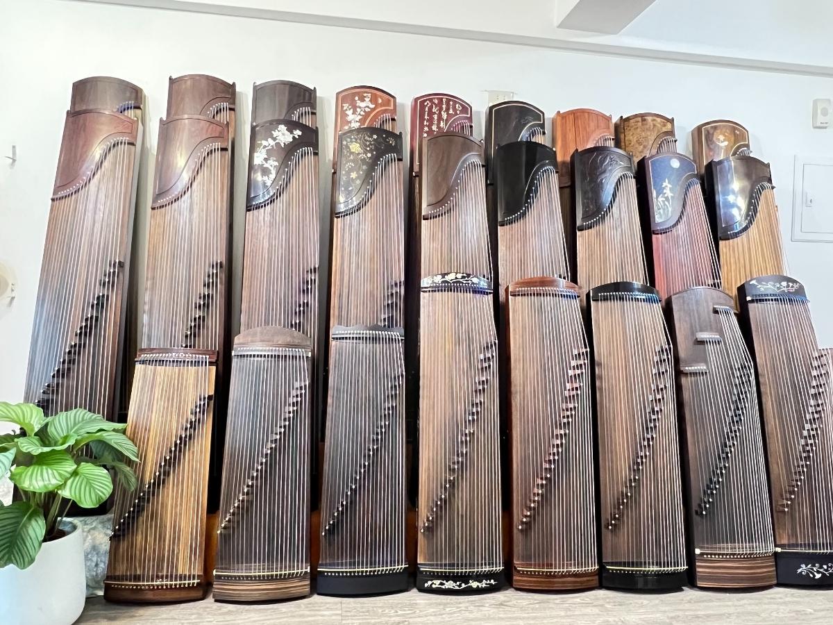 新北手工古箏工作室30年堅持 從木紋到音色 每把琴都親手試彈