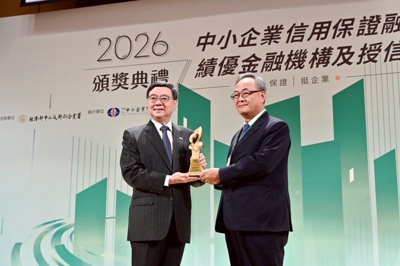 行政院長卓榮泰出席信保績優金融機構頒獎典禮　強調強化金融支持　做中小微企業最堅實靠山