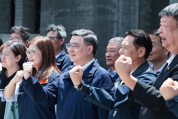赴馬祖視察海巡廳舍重建工程進度 行政院長卓榮泰全面厚實海巡量能強化國防韌性捍衛海疆國土安全
