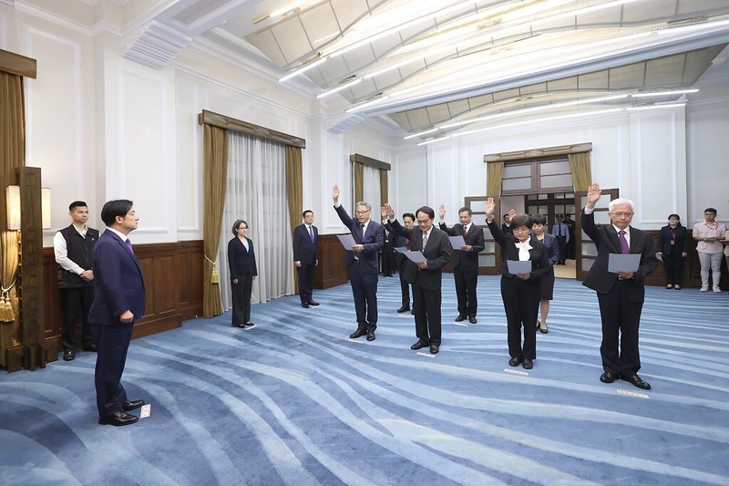 總統賴清德親自主持新任行政院政務人員及駐外大使宣誓典禮