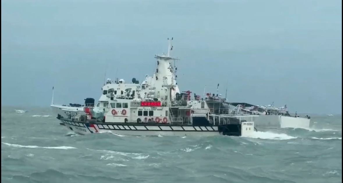 中國海警編隊配合解放軍聯合演訓 海巡署協同國防部全程掌握嚴密應處