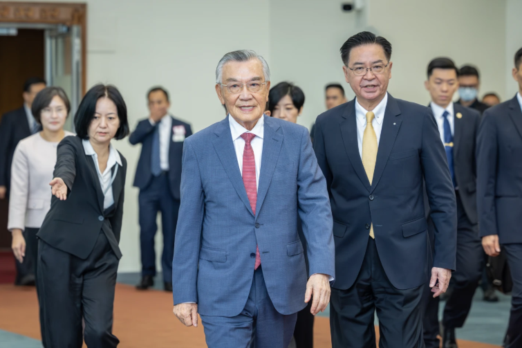 APEC釜山爆外交風波！南韓拒派官員接機林信義　外交團隊臨危化解凸顯臺灣靈活外交壓力測試