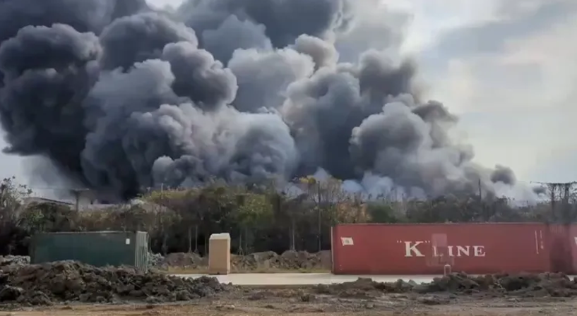 驚爆！臺南柳營廢塑膠紡織工廠2年3次大火，臺南消防局出動23車51人全力撲滅