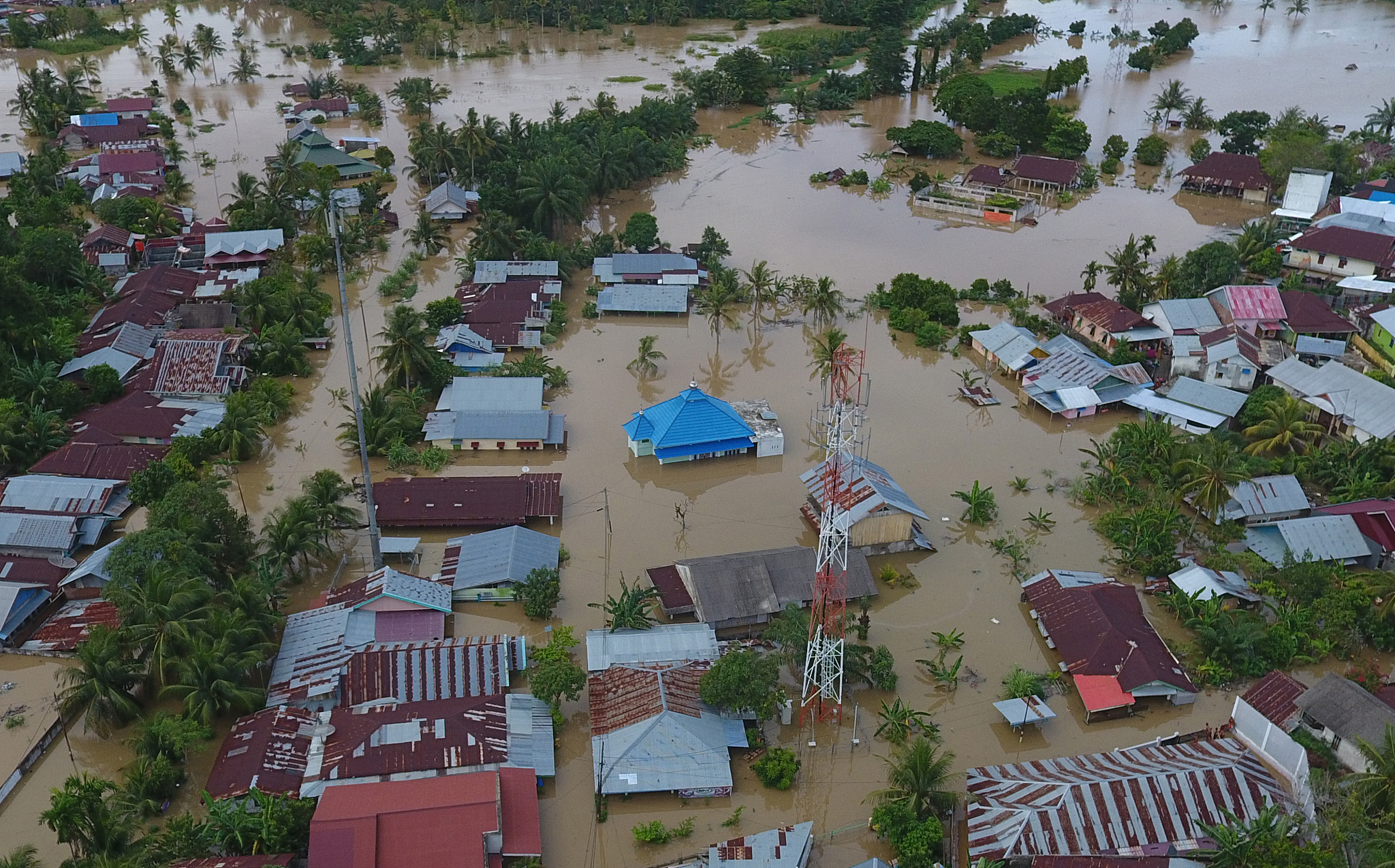 印尼洪水及山體滑坡釀3死5失蹤 災情持續惡化