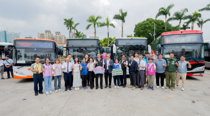 桃園市長張善政宣布：全臺首座城際型電巴上路　2030公車全面電動化