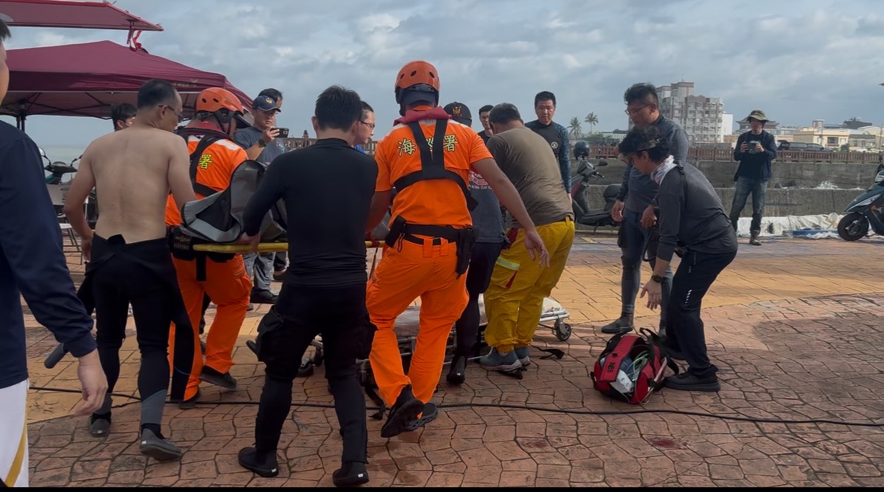 海巡署搶救行動曝光！國中生屏東枋寮戲水遇險　6人獲救1人失蹤中