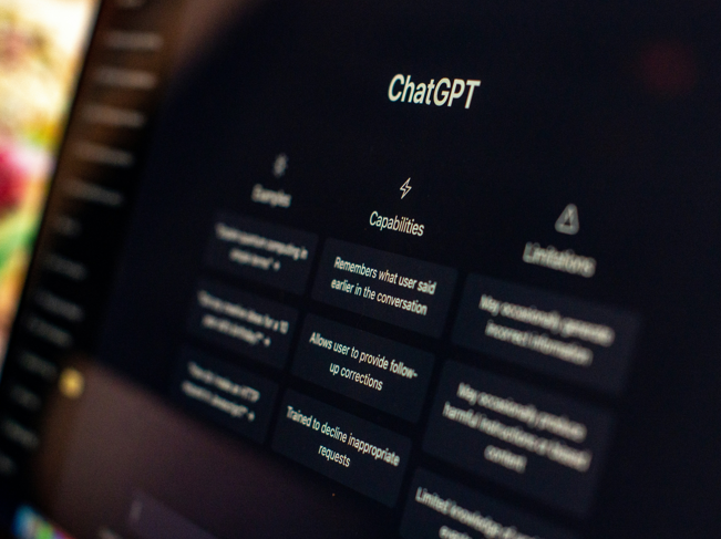 中正大學MBA招生,研究揭露:AI生成內容正式超越人類創作,網路文章超過一半由AI撰寫