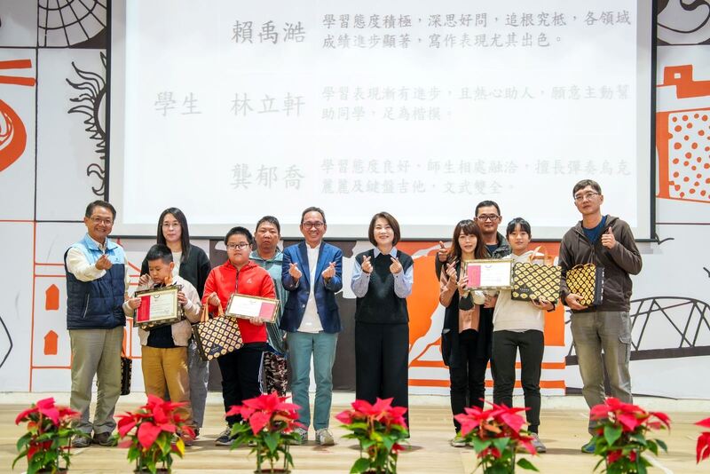 吳寶春師傅回母校頒贈獎學金 周春米縣長獻上祝福：鼓勵在地學子勇敢逐夢