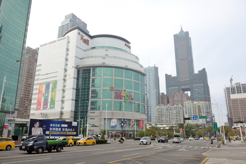 高雄市114年公告土地現值最高地價區段則由大遠百百貨公司連續第12年蟬聯地王，