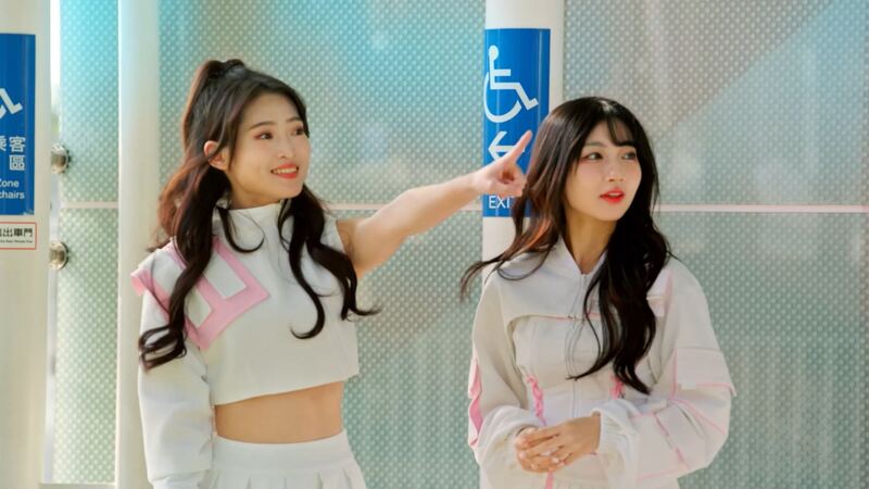 WING STARS女神一粒、螢螢上山下海拍攝高雄跨年短片 金鐘主持張庭瑚攜手高雄熊騎趣港都