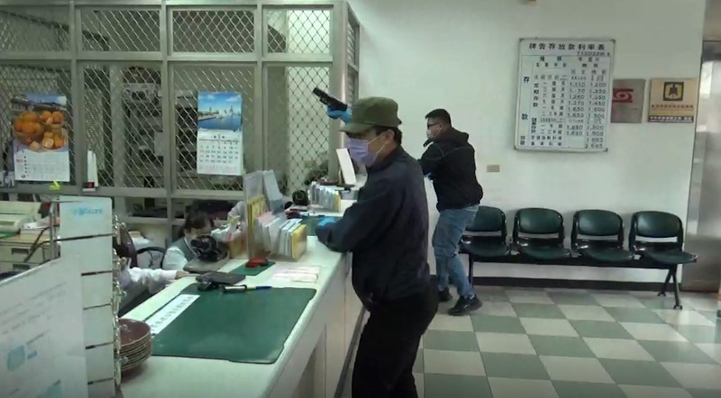 提升各金融機構安全及強化自我防衛能力  嘉義市政府警察第二分局防搶演練