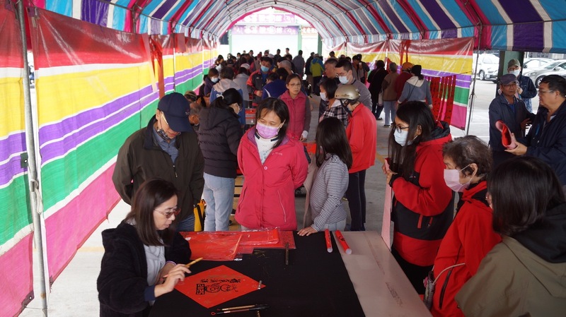 喜迎新春！中油石化事業部邀8位名師揮毫春聯贈鄉親