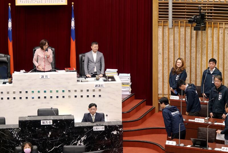 高雄市議會第4屆第7次臨時會閉幕;歲入及歲出各刪減1億8504萬7千元