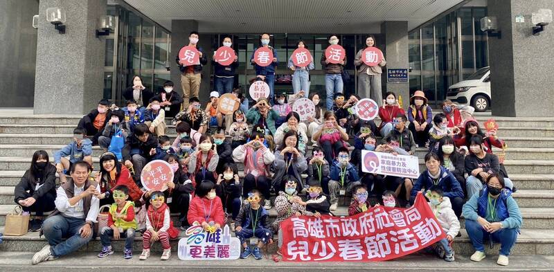 社會局監護孩子提前歡慶春節