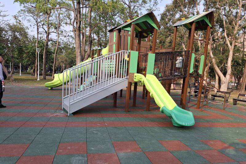 高雄鳳山大東濕地公園全新兒童遊戲場啟用 打造共融式遊憩空間