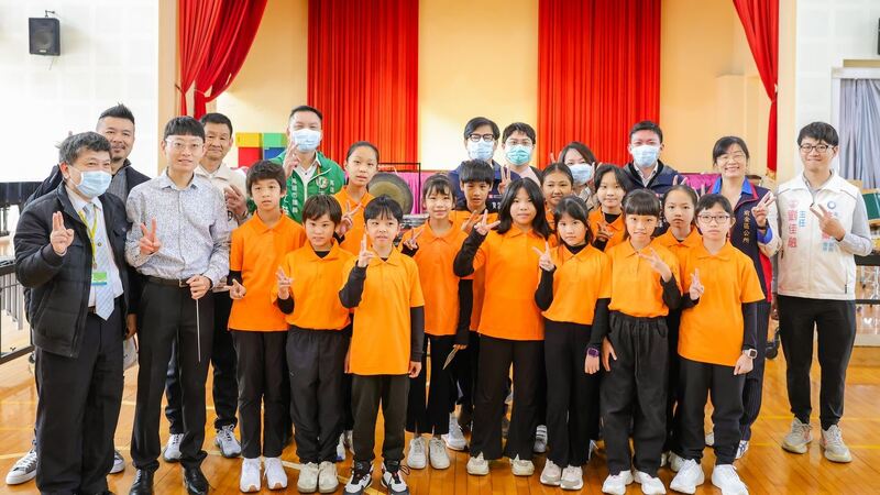 開學首日視察校園防疫整備情形 陳其邁：落實個人防護措施 勤洗手、戴口罩降低傳染風險