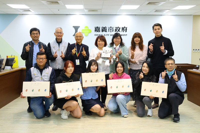 台中明道中學技高部訪嘉市 分享金馬61聯名禮盒創作歷程 黃敏惠市長：攜手產官學推動永續教育