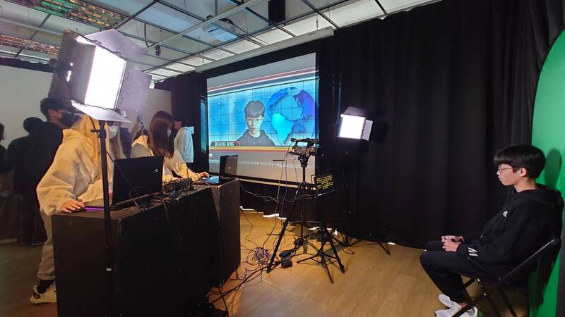 樹科大藝管系AI生成藝術設計營隊 體驗虛擬未來館開創新視野