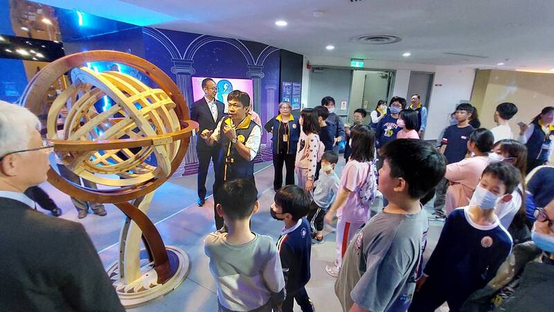 翻轉大未來 點燃科學夢 偏鄉科學小樹苗科工館探索科技奧秘