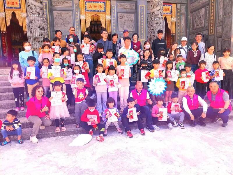 內門紅面觀音總廟全國紙藝展轟動  旗山、內門國小攝影比賽獲佳績