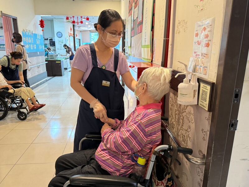 高市勞工局開辦照服員職訓班 補助失業者全額訓練費就業再送獎勵金