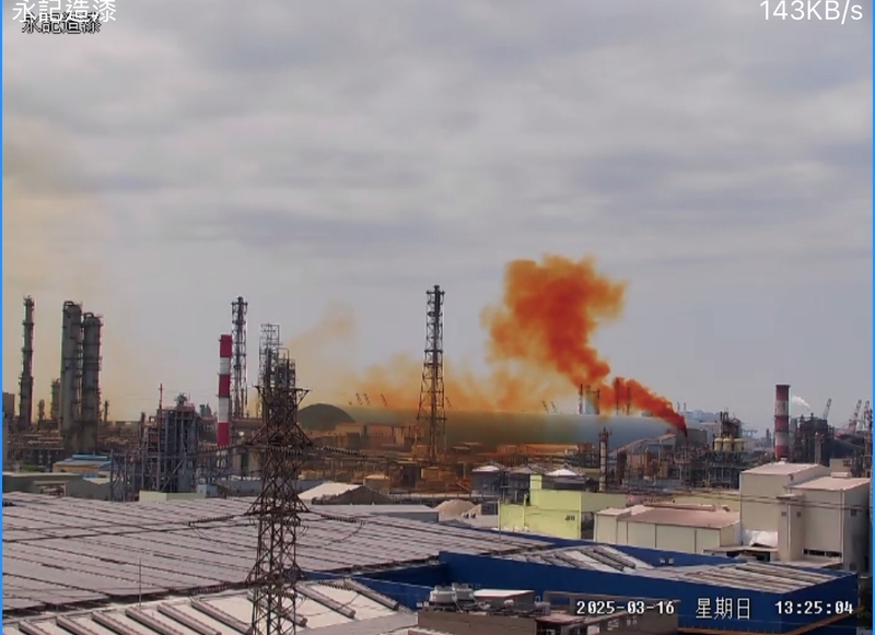 高雄臨海工業區石化廠管道排放黃煙  高市環保局火速到場稽查開罰