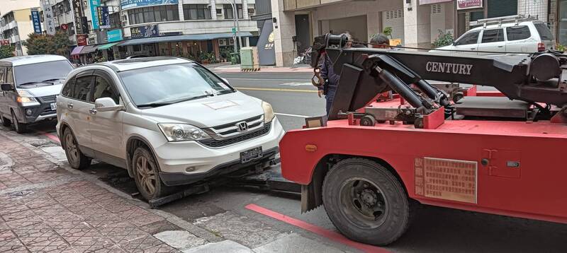 霸王車欠稅和罰鍰35萬趴趴走   系統告警 跨機關聯合成功查扣