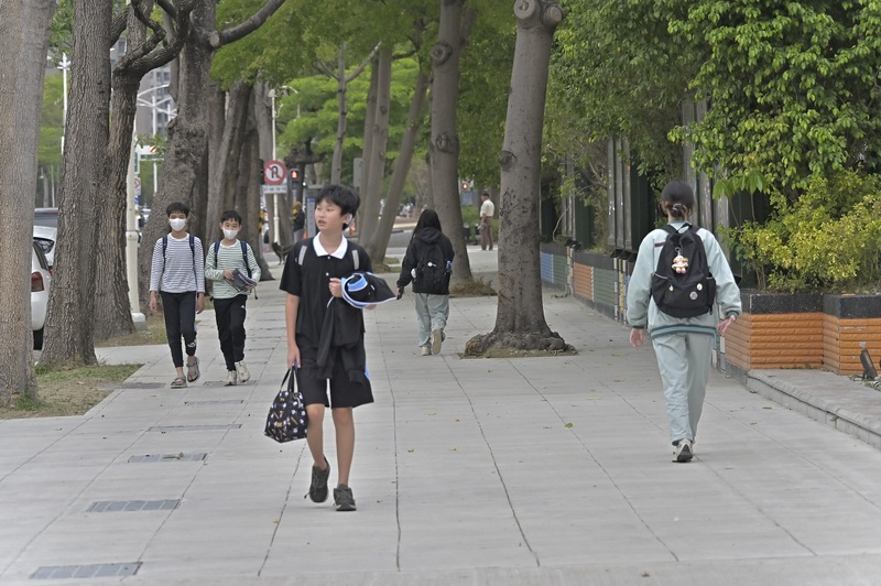 中華藝校通學步道改善完成 提升輕軌及美術館周邊散策品質