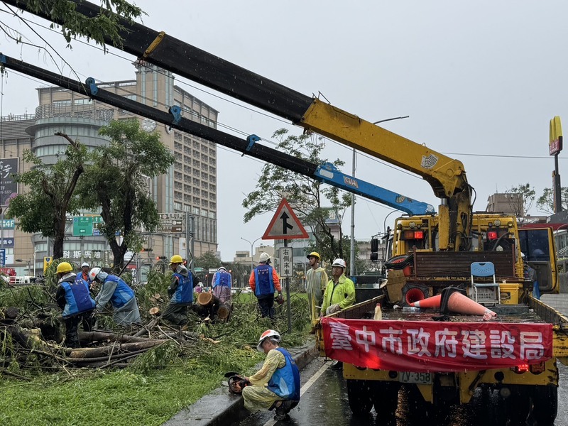「台中隊」馳援嘉義、台南災後重建 盧秀燕延長支援至7/16