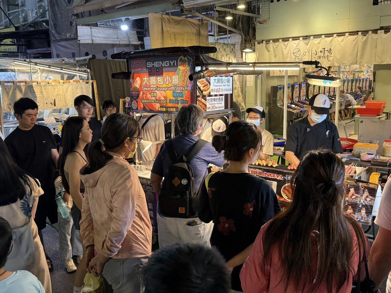 高雄六合夜市數位轉型現正發酵中！青年作品曝光夜市人情味，引發網路熱點關注