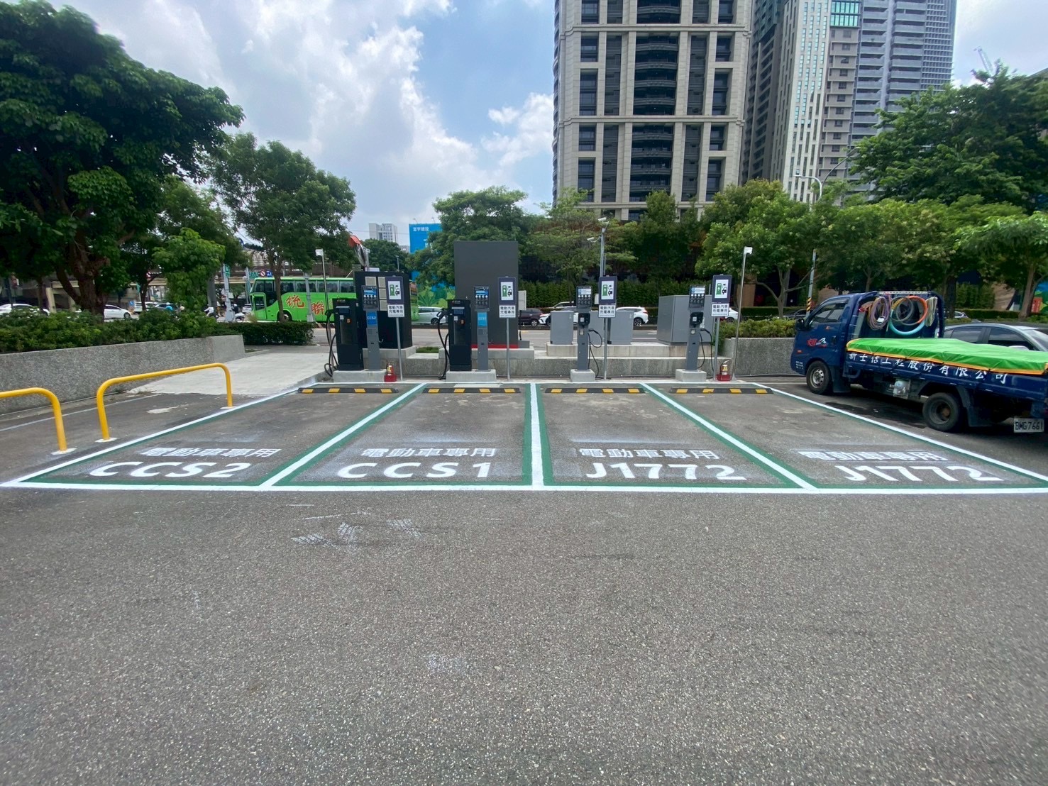 打造智慧綠能臺中！臺中市公有停車場持續增設電動車充電設備，新增901支充電槍便利民眾即時查詢