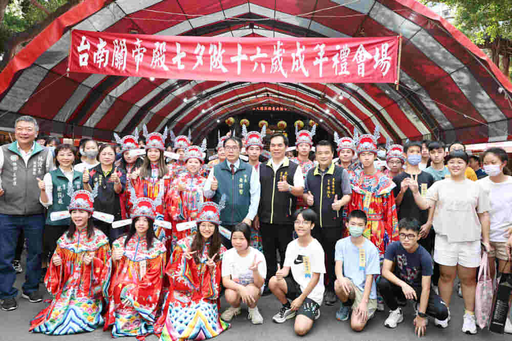 關帝殿、開隆宮「台南做16歲 歡喜轉大人」 黃偉哲期勉學子肩負起家庭及自我責任