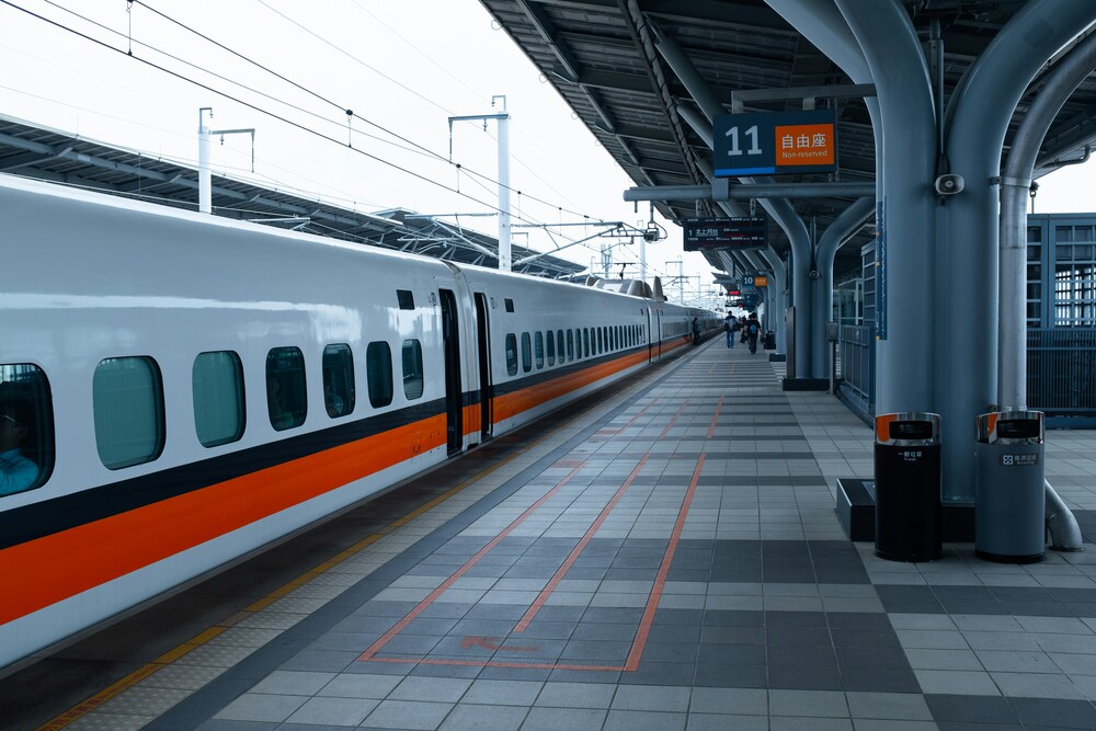 高鐵台南站發生旅客落軌意外　1307車次停駛調查　中午全線恢復正常營運