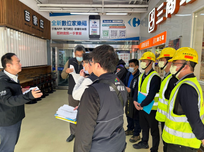 臺中市府大型百貨商場公安稽查第6天，查獲2家防火缺失場所將開罰