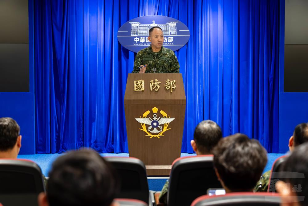 對照1996年臺海危機　中共火箭彈落點逼近24海浬線　國防部揭露史上最接近的實彈射擊