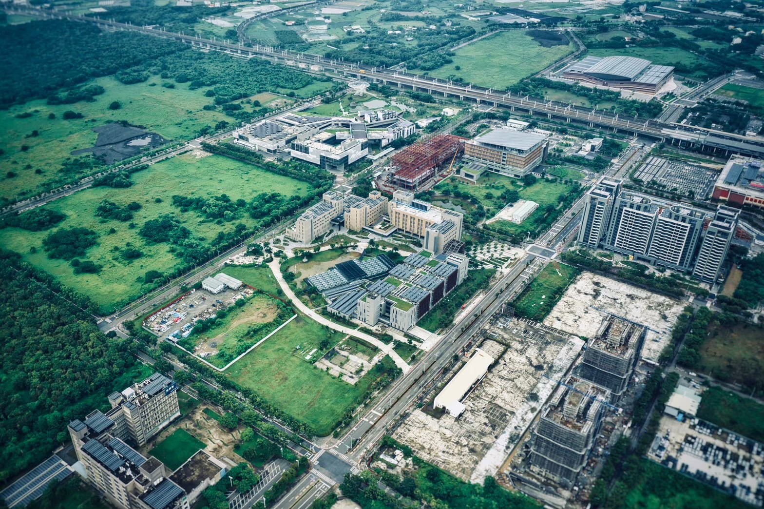 臺南市政府趙卿惠副市長於 (7) 日授任「大南方新矽谷推動方案」之臺南市智慧城市推動總召集人職務