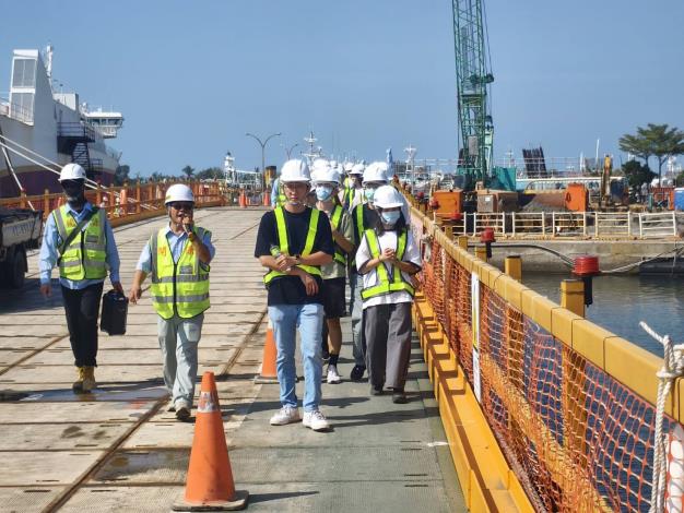 成功大學土木系師生參訪臺南安平漁港跨港大橋工程，實務操作與廉政教育全方位深化體驗