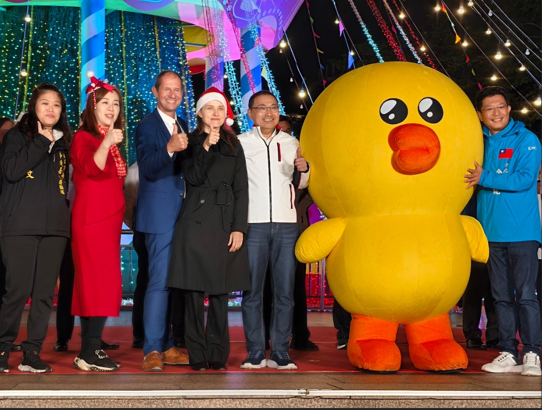 新北2025耶誕城雙重盛典今晚登場：主燈新秀啟動、德國耶誕市集同步熱鬧開市吸引全台遊客