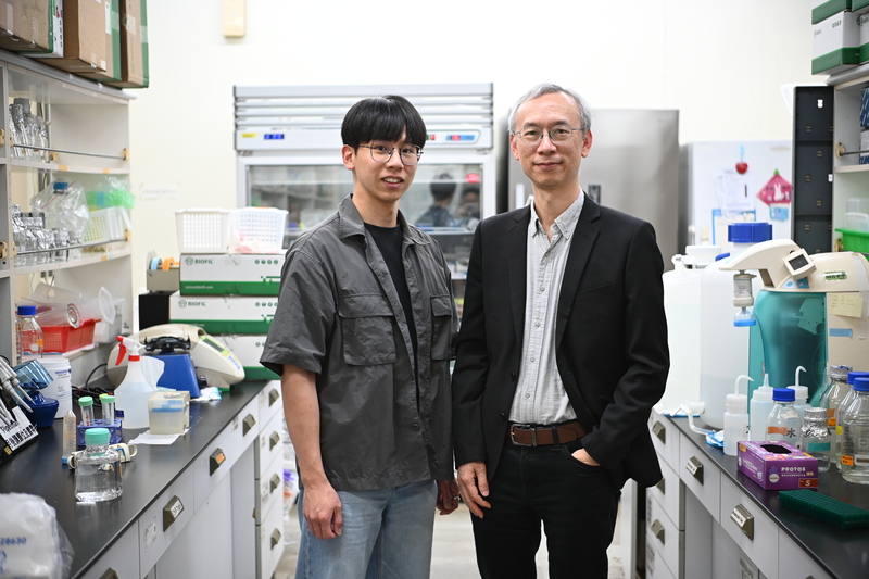 中正大學跨國研究新突破　陳永恩教授與博士生徐伯彥建立精準預測特定化療藥物之心臟副作用風險新機制