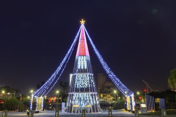 臺南冬夜最浪漫！2025臺南聖誕燈節光之旅程與雲之曙光同步點亮全城，打造幸福節慶氛圍