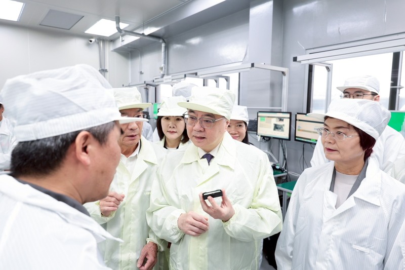 行政院長卓榮泰參訪彰化為升電裝無人機反制系統研發公司　強調加速發展本土軍工產業並推動通過國防特別條例