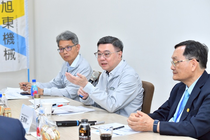 參訪臺中旭東機械　行政院長卓榮泰宣布4年投入200億推動智慧機器人產業發展