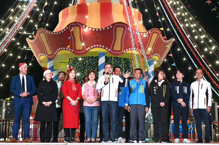 新北耶誕城人次逾300萬 熱鬧登場！新北市長侯友宜揭幕主燈新秀、德國耶誕市集雙慶典閃亮開城