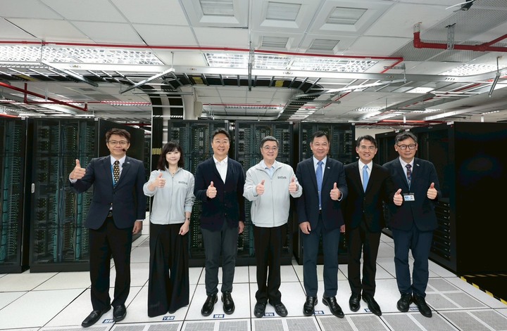 視察中央氣象署精進氣象AI科技應用成果　行政院長卓榮泰強調快穩準打造智慧氣象新時代